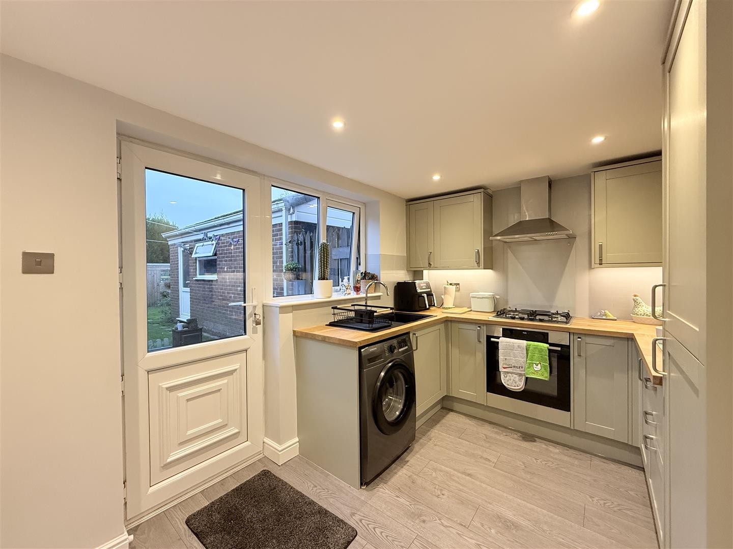 2 bed house - semi-detached in Lapwing Close, Stalybridge – photo 4